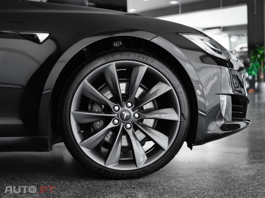Tesla Model S 75