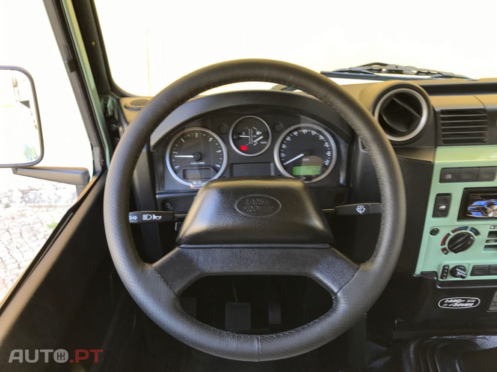 Land Rover Defender TD4 PUMA HERITAGE