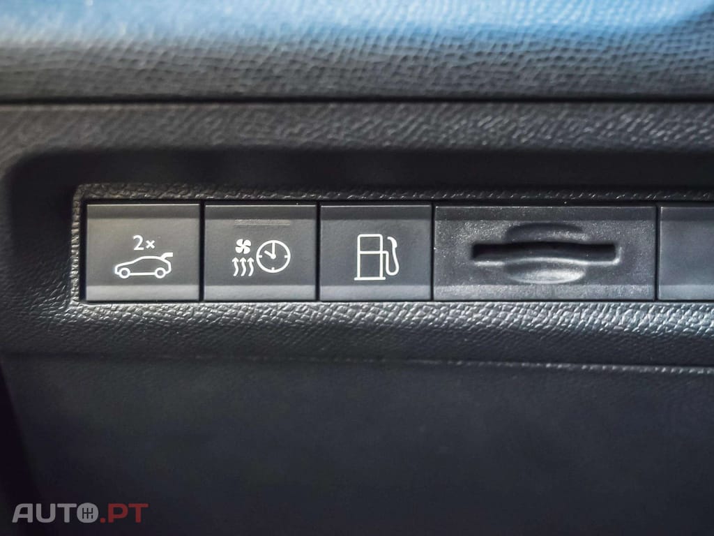 Peugeot 408 1.6 Hybrid GT e-EAT8