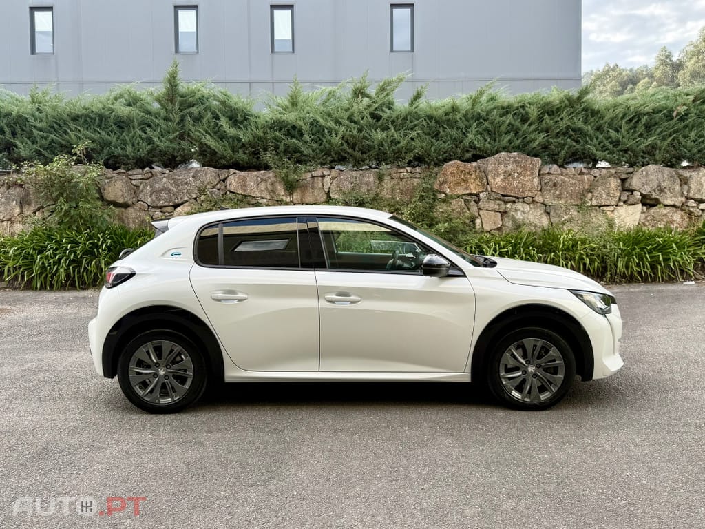 Peugeot E-208 50 kWh Active Pack