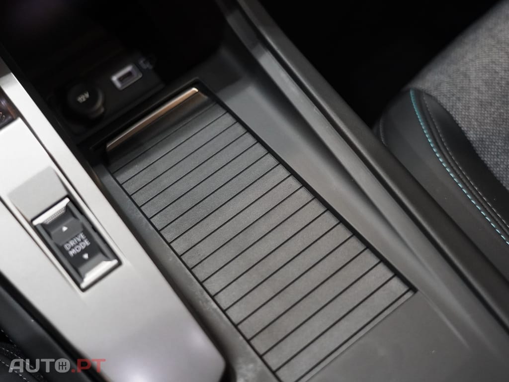 Peugeot 408 1.2 PureTech Allure EAT8