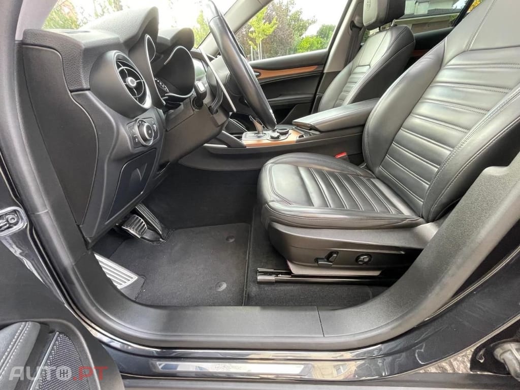 Alfa Romeo Stelvio 2.0 Turbo 16V AT8-Q4 First Edition