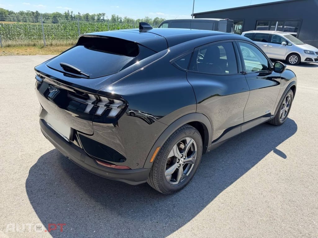 Ford Mustang Mach-E Base