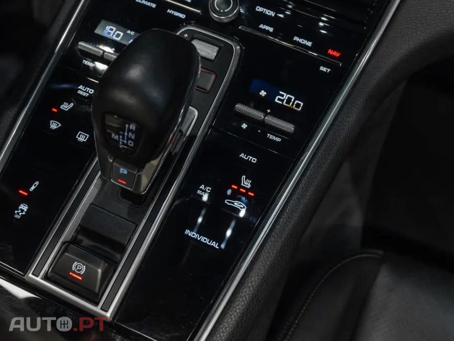 Porsche Panamera 4 E-Hybrid Platinum Edition