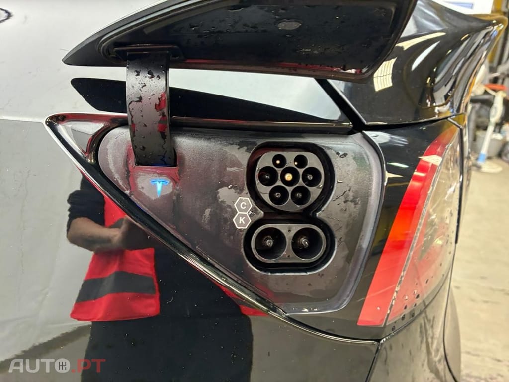 Tesla Model Y Long Range Dual Motor AWD