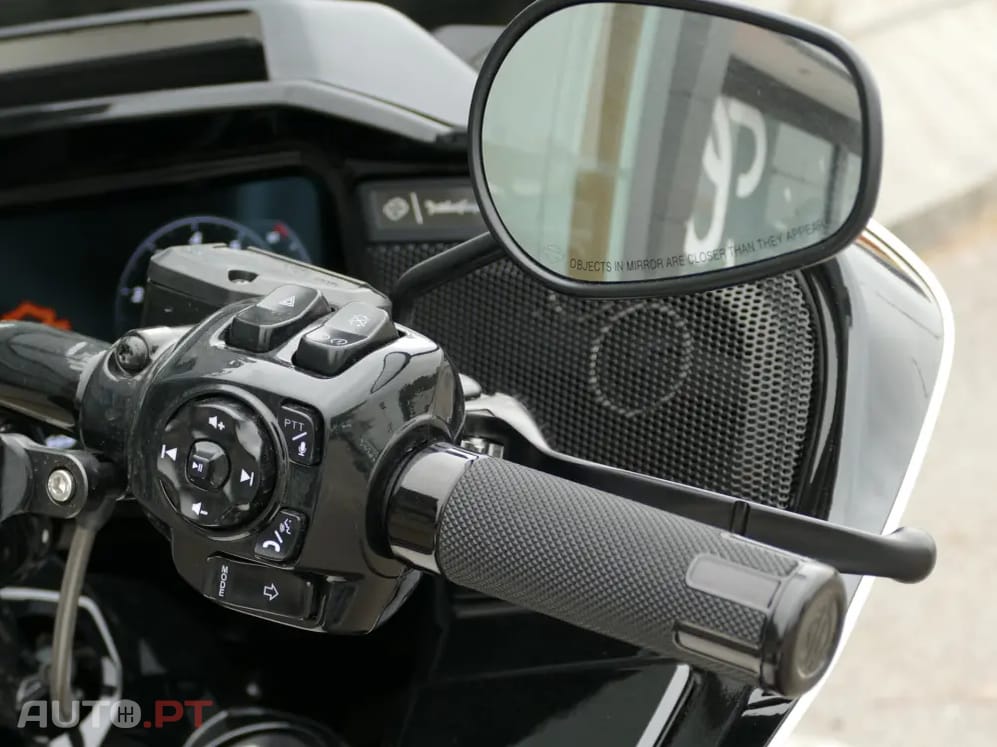 Harley Davidson FL CVO ROAD GLIDE ST