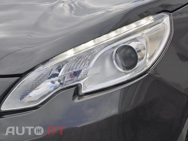 Peugeot 2008 1.2 e-THP Allure