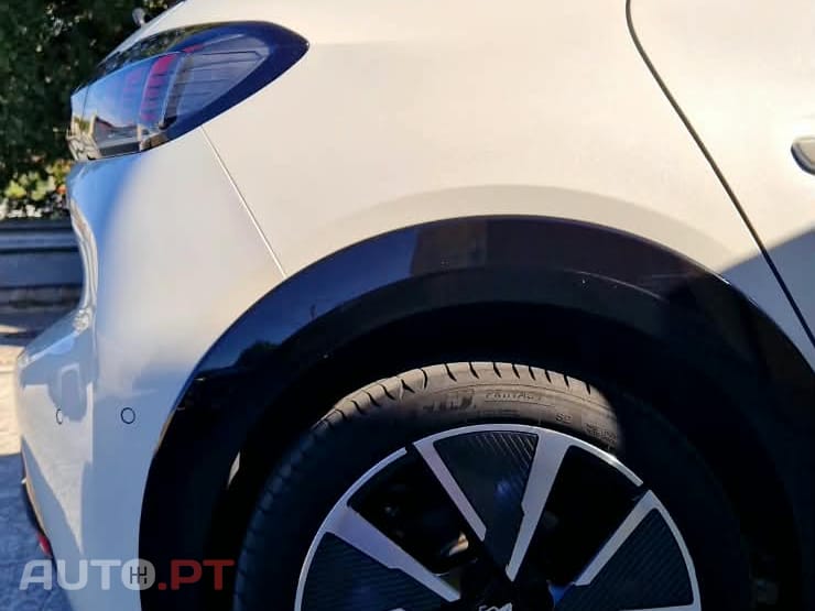 Peugeot E-208 Pack GT