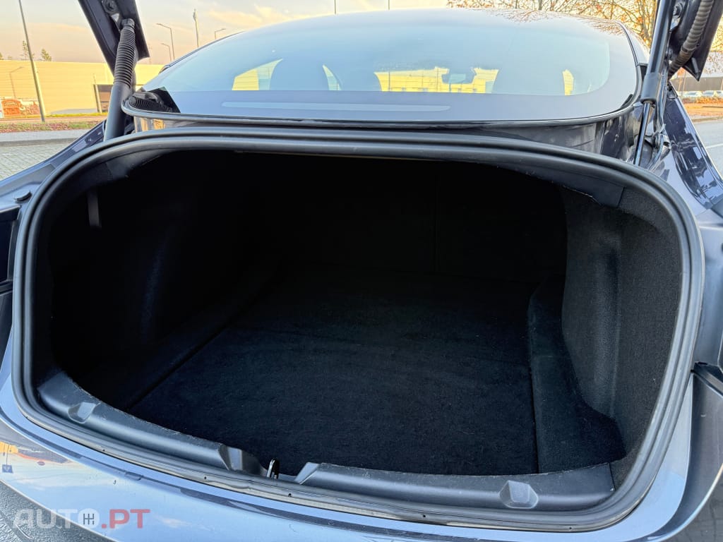 Tesla Model 3 Long-Range Dual Motor AWD