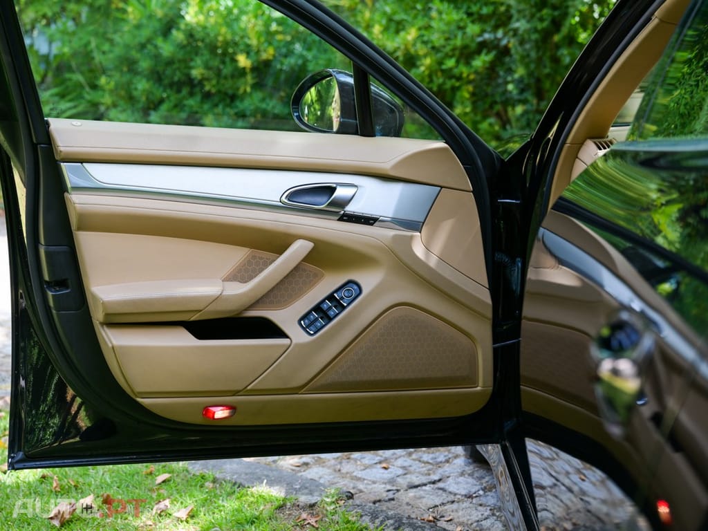 Porsche Panamera S Hybrid J19