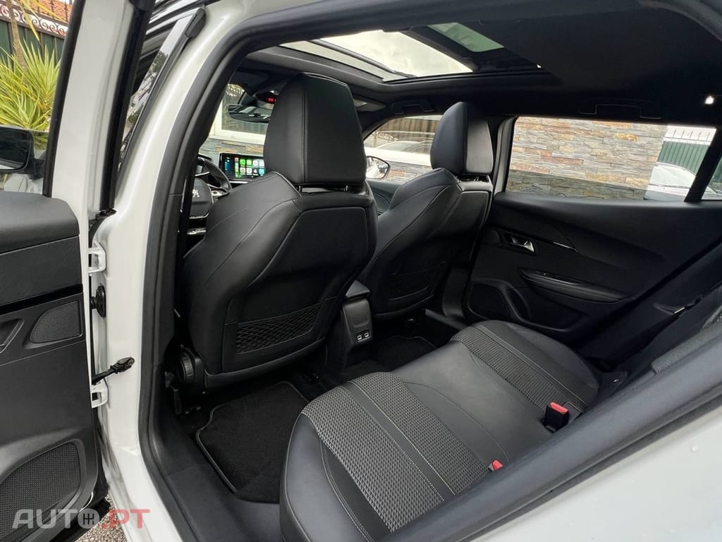 Peugeot E-2008 50 kWh GT Line - 310kms Aut