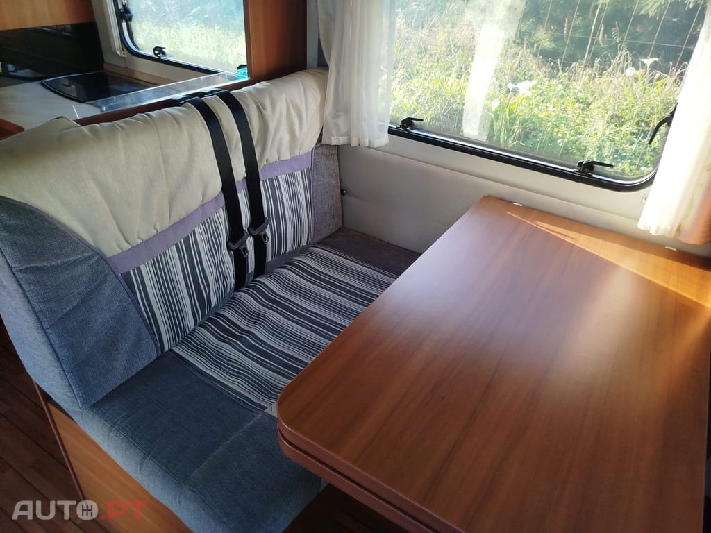 Knaus Südwind Sky wave.  Cama basculante E SUÍTE