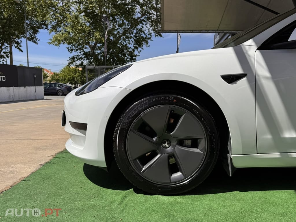 Tesla Model 3 Standard Range Plus RWD