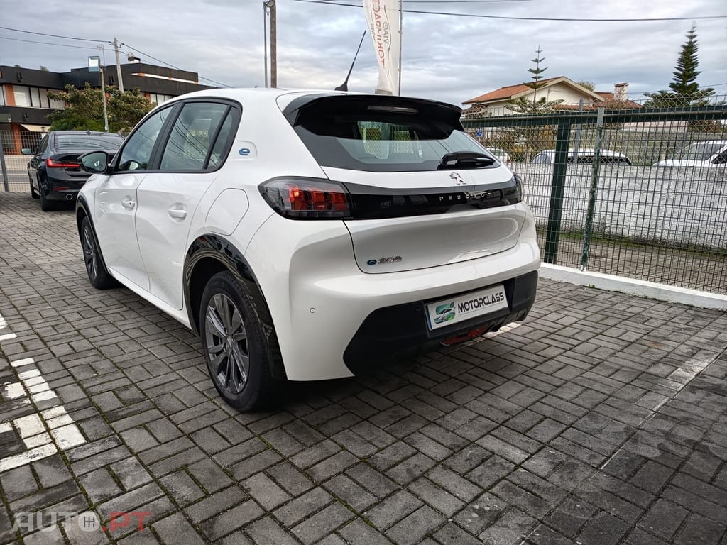Peugeot E-208 50 kWh Style