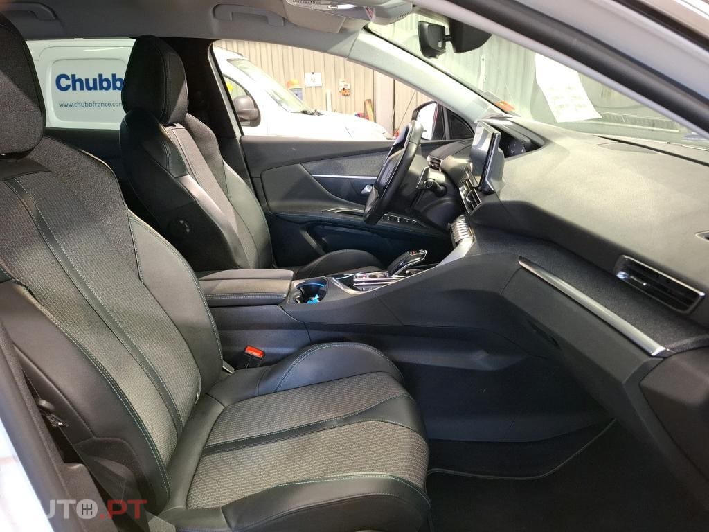 Peugeot 3008 Hybrid 225 e-EAT8 Allure