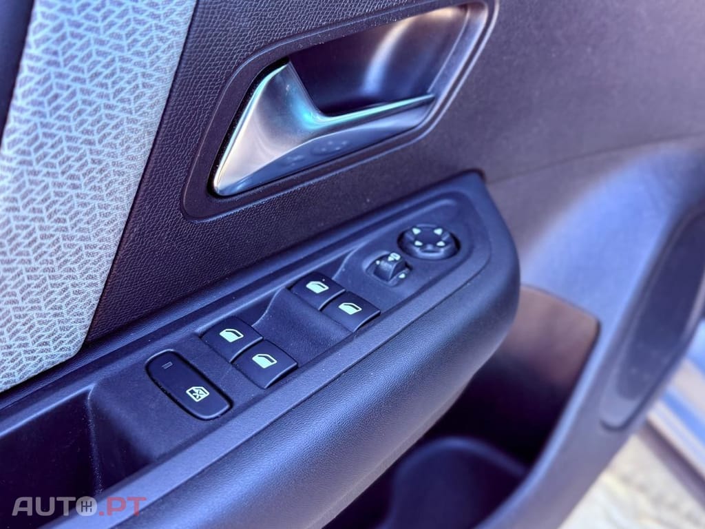 Citroen C4 1.2 PureTech Shine Pack EAT8