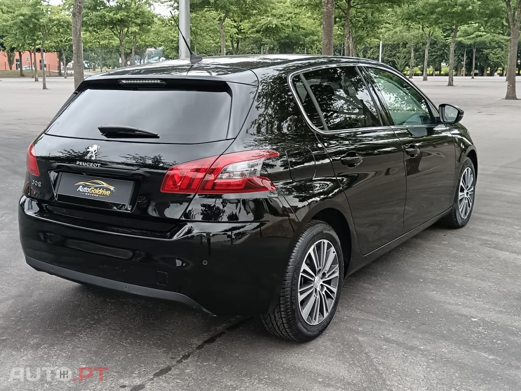 Peugeot 308 1.2 PureTech S&S Road Trip EAT8