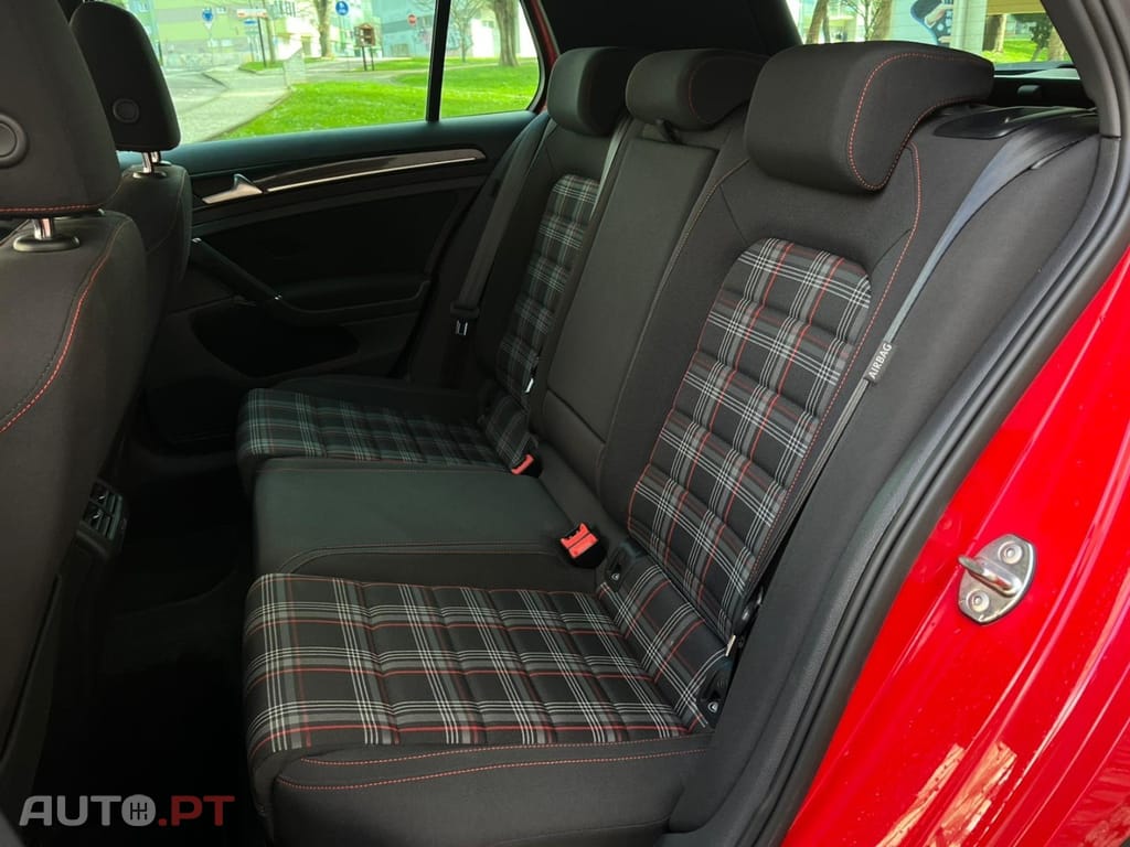 Volkswagen Golf 2.0 TSI GTI DSG