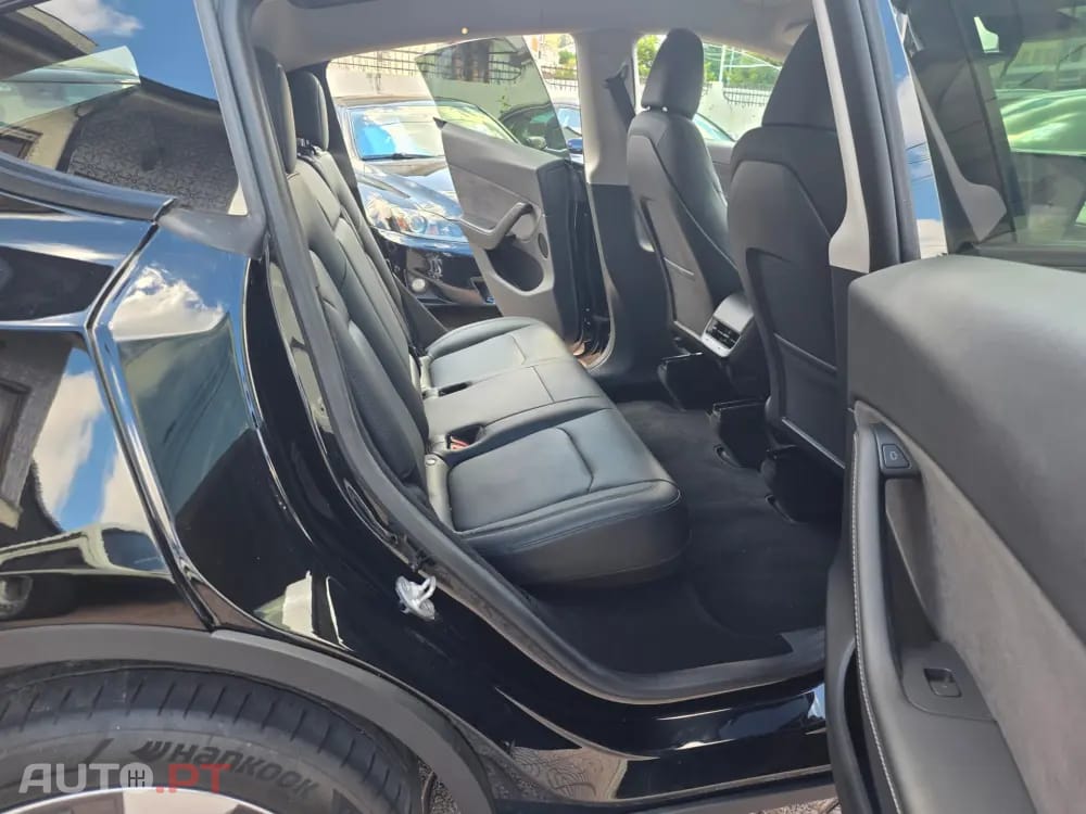 Tesla Model Y RWD