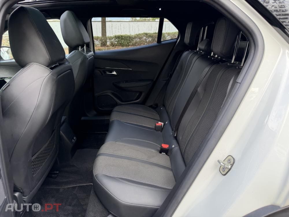 Peugeot E-2008 50 kWh GT Pack