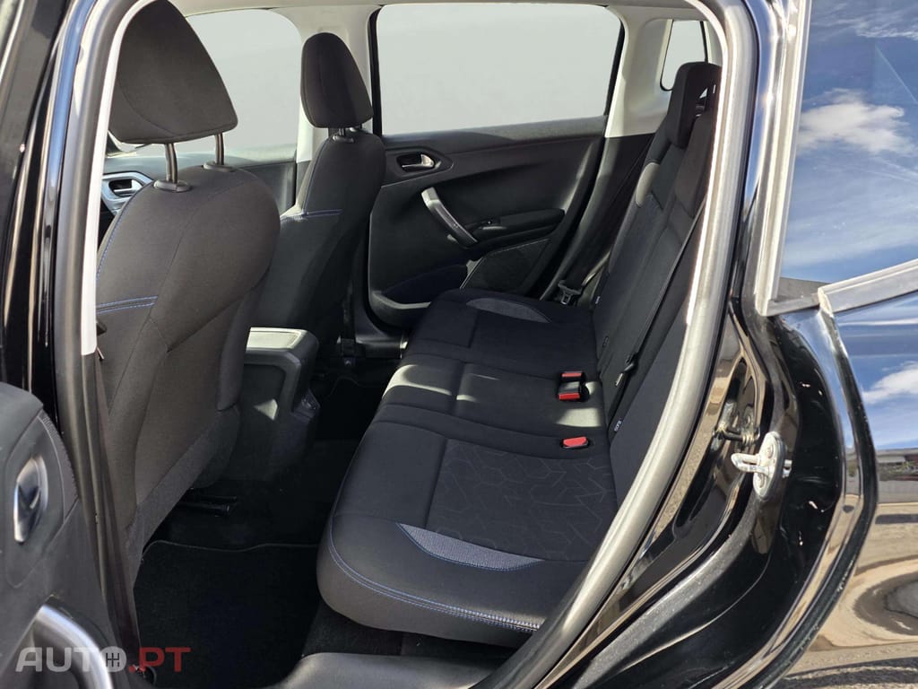 Peugeot 2008 1.2 PureTech Allure