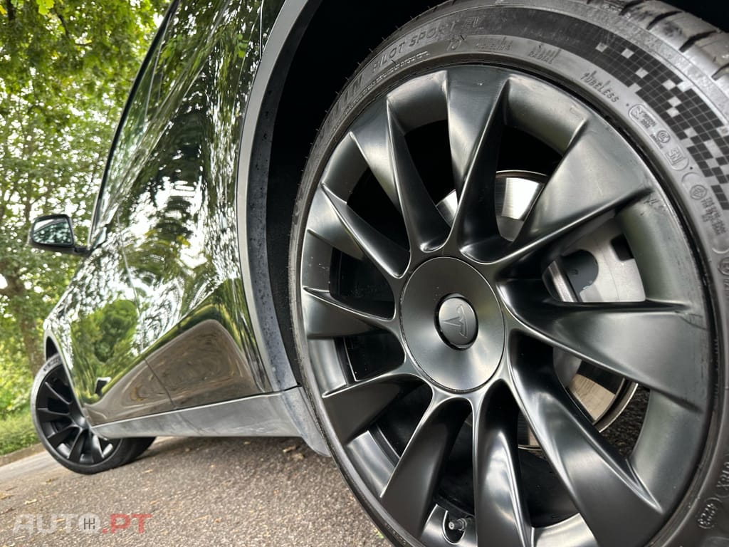 Tesla Model Y Long Range Tração Integral