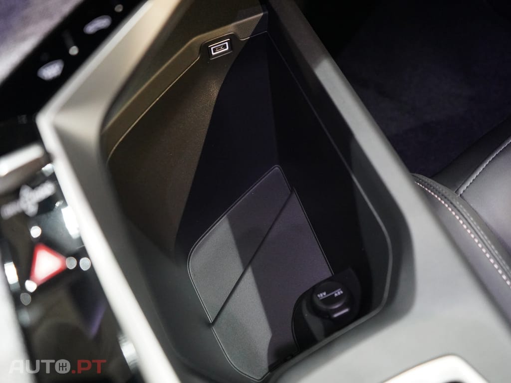 Peugeot 3008 1.2 Hybrid Allure e-DCS6