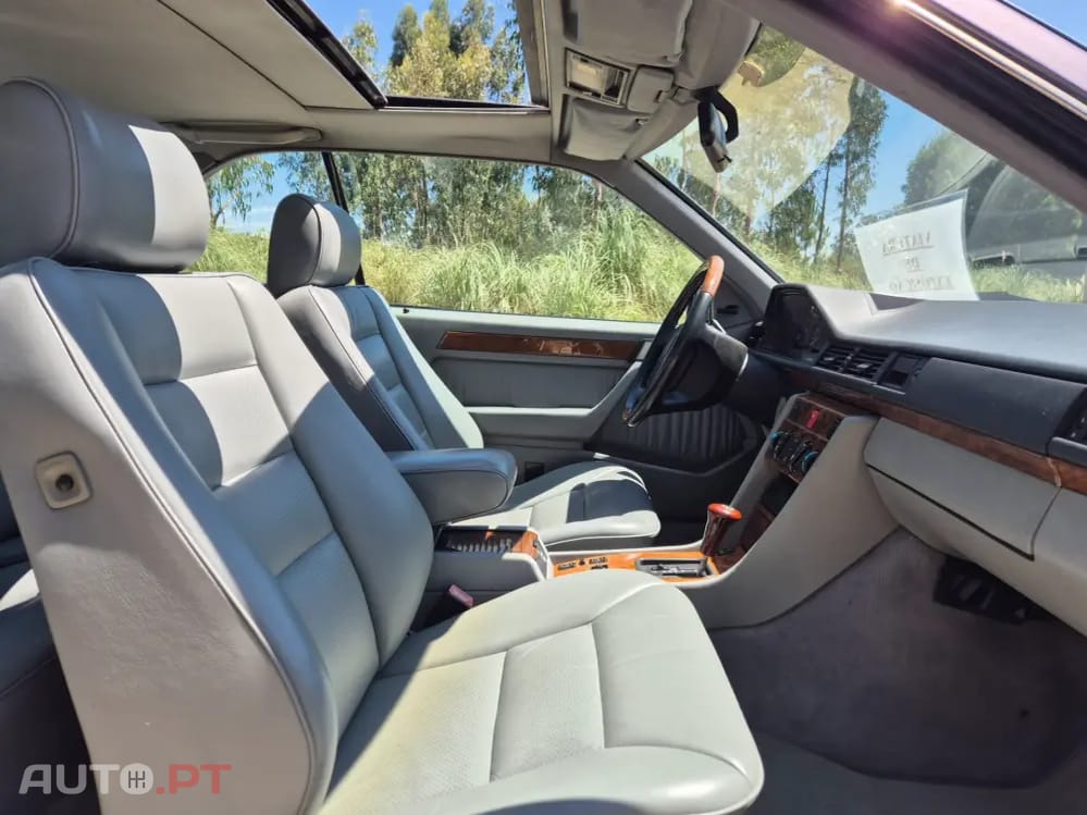 Mercedes-Benz 230 Outro