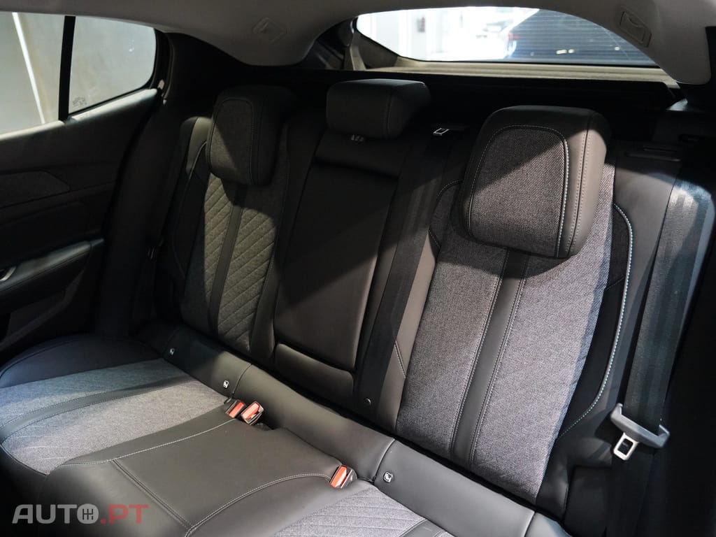 Peugeot 408 1.6 Hybrid Allure e-EAT8