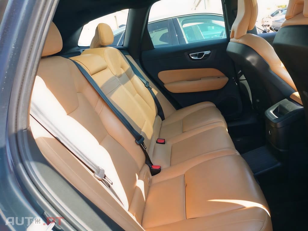 Volvo XC60 2.0 T8 PHEV Momentum AWD
