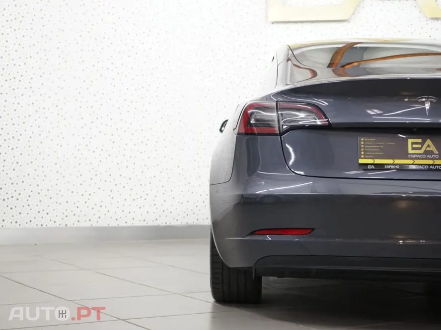 Tesla Model 3 Standard Range Plus RWD