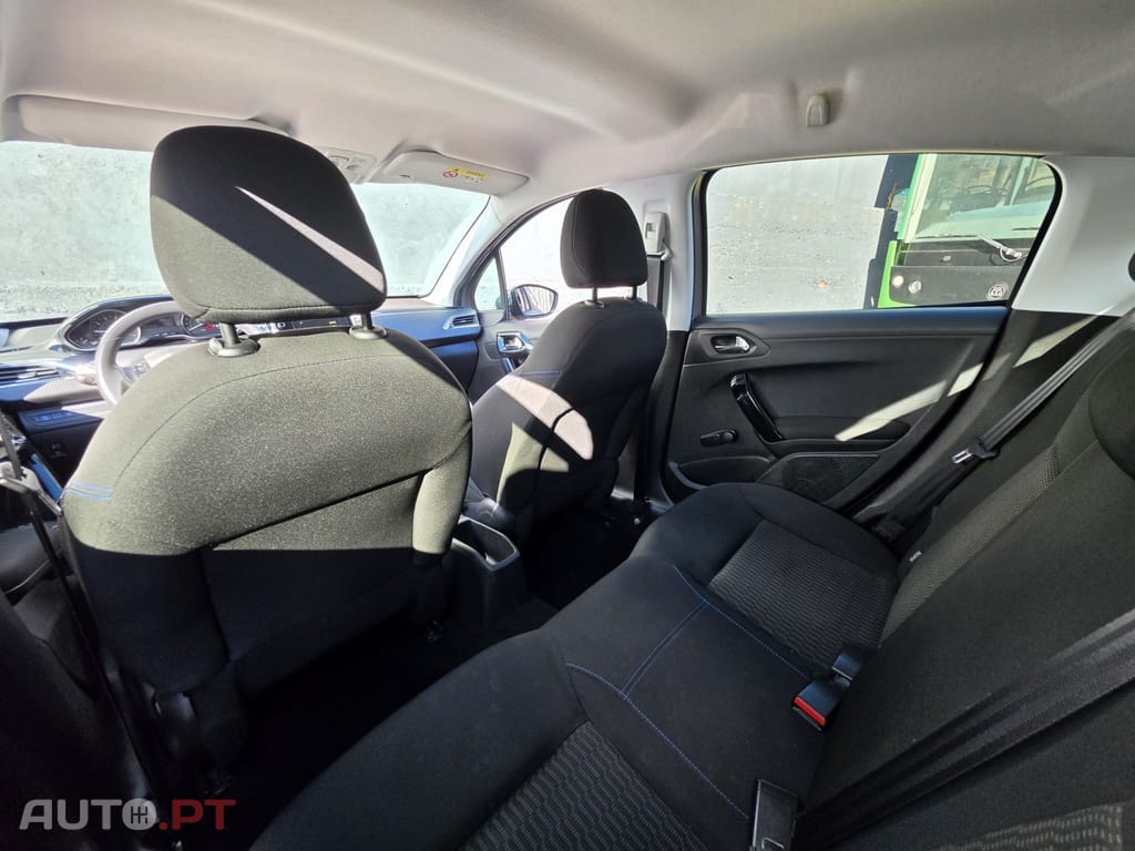 Peugeot 208 1.2 PureTech Signature