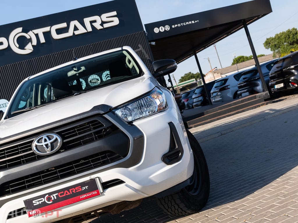 Toyota Hilux 2.4 D-4D 2WD CD CM