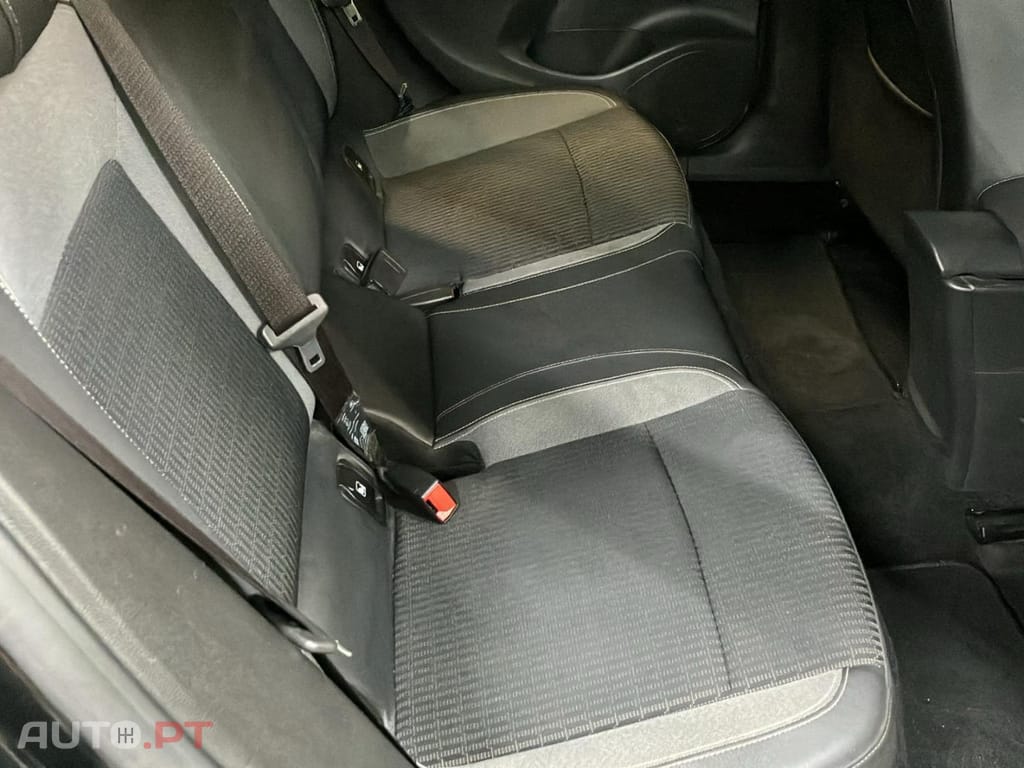 Opel Astra Sports Tourer 1.2 Turbo Design & Tech