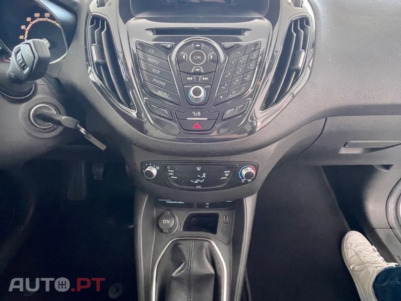 Ford Courier EcoBoost Titanium