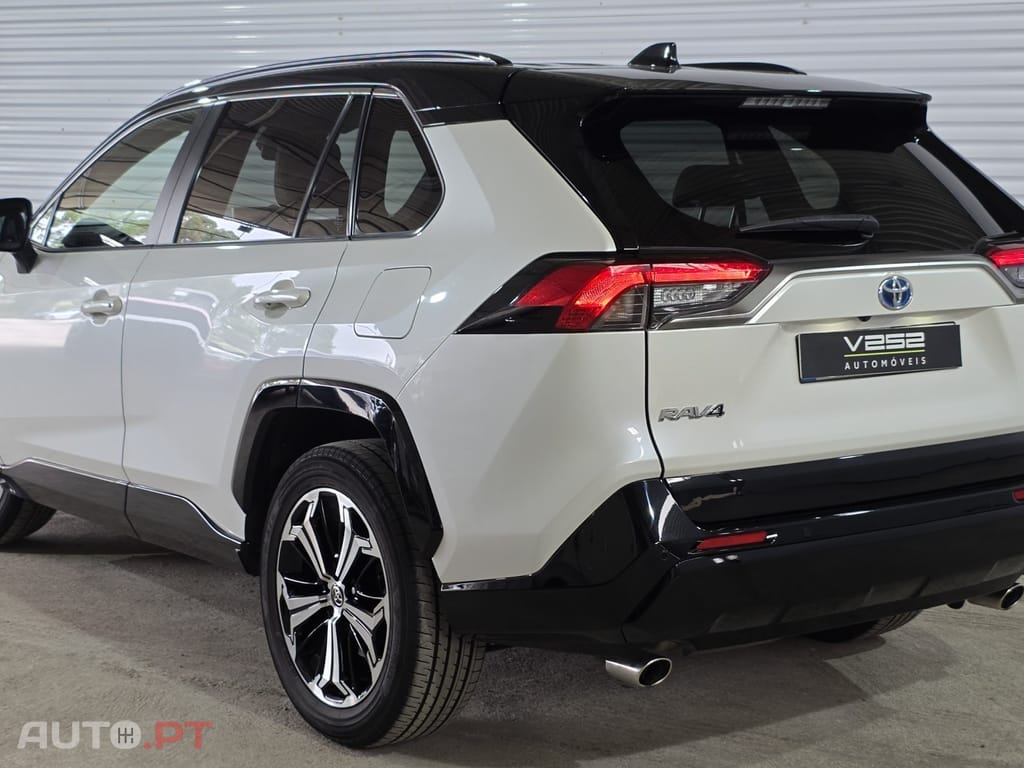 Toyota RAV4 2.5 Plug-in Hybrid Square Collection