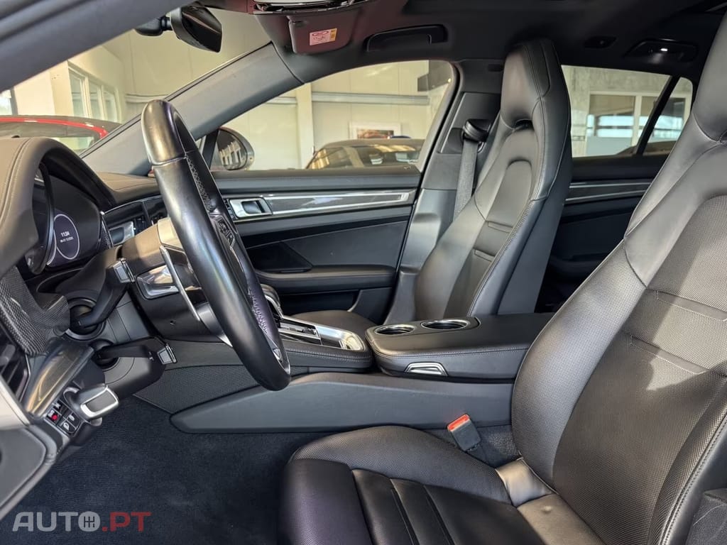 Porsche Panamera 4 E-Hybrid