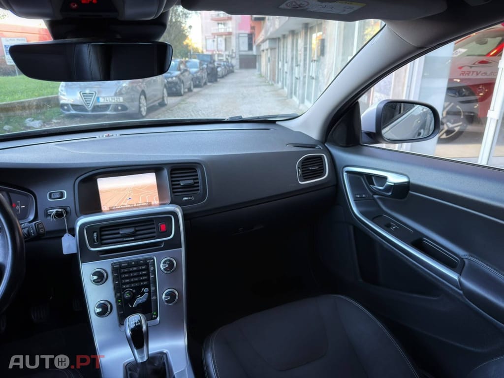 Volvo V60 2.0 D2 Momentum Drive