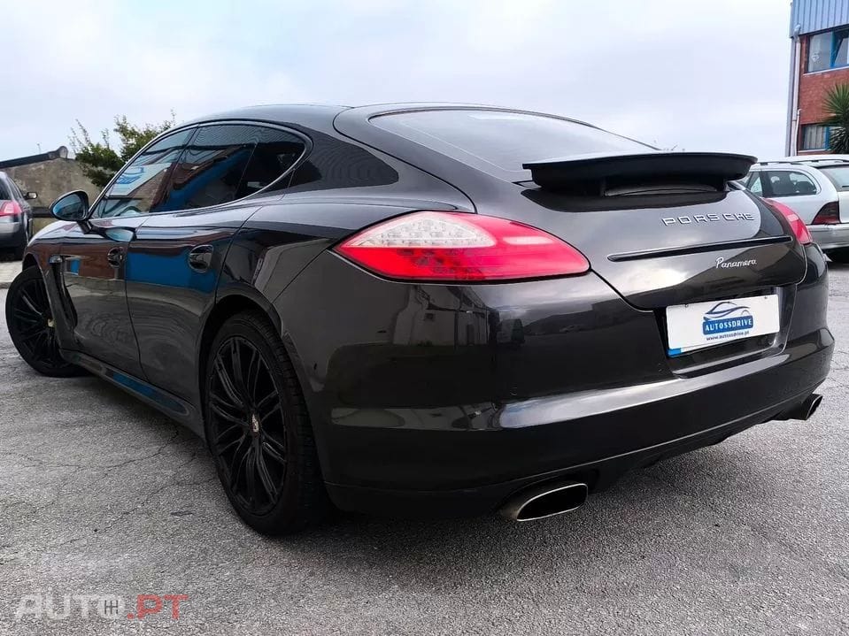 Porsche Panamera 4 Platinum Edition PDK