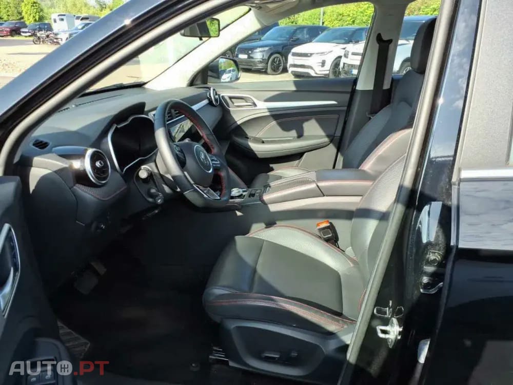 MG ZS Standard Luxury