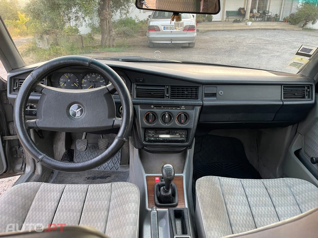 Mercedes-Benz 190 190D