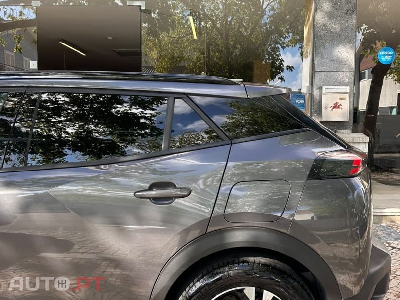 Peugeot 2008 1.2 PureTech Allure Pack — fotografia 3
