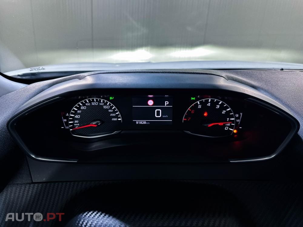 Peugeot 2008 1.2 PureTech Allure EAT8