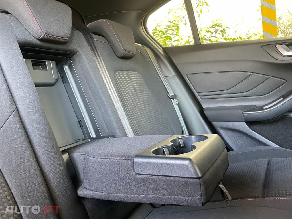Ford Focus 1.0 EcoBoost MHEV ST-Line X