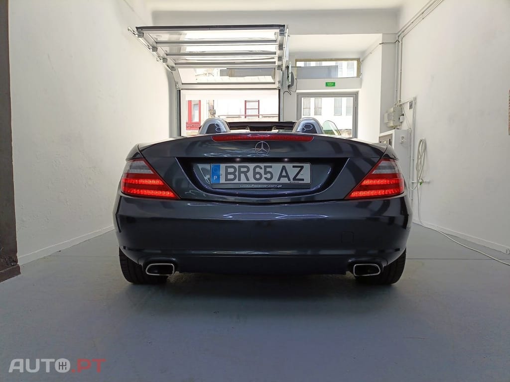 Mercedes-Benz SLK 200 (BlueEFFICIENCY) 7G-TRONIC