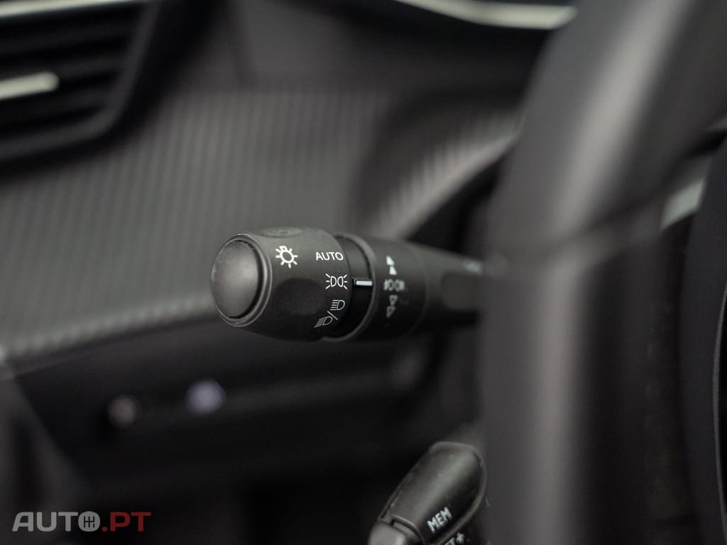 Peugeot E-2008 50 kWh Allure Pack