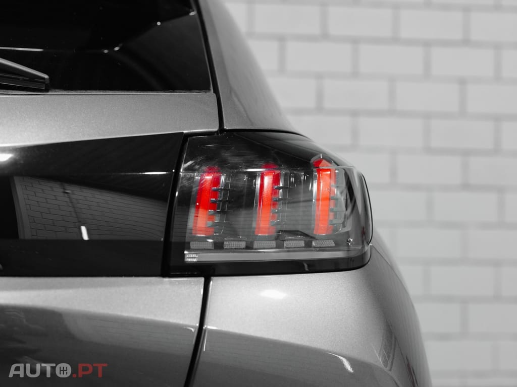 Peugeot 208 1.2 PureTech GT EAT8