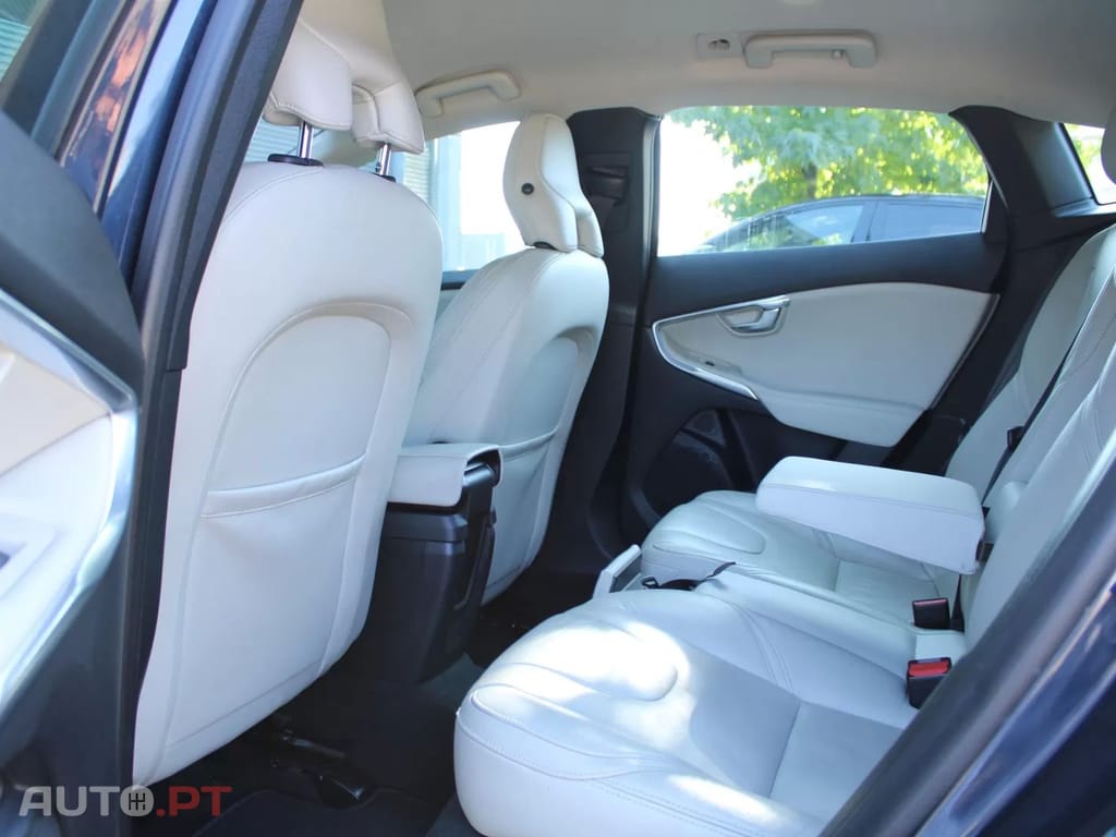 Volvo V40 1.6 D2 Momentum Eco