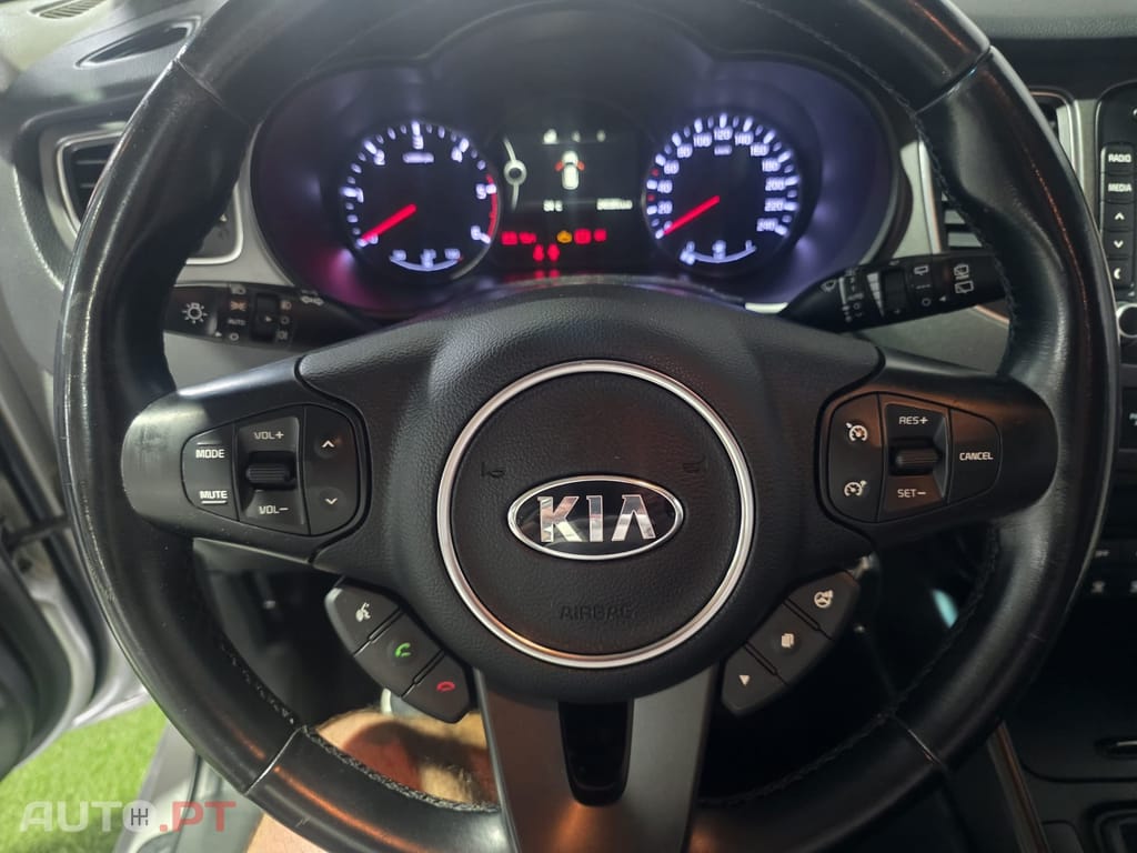 Kia Carens 1.7 CRDi ISG EX