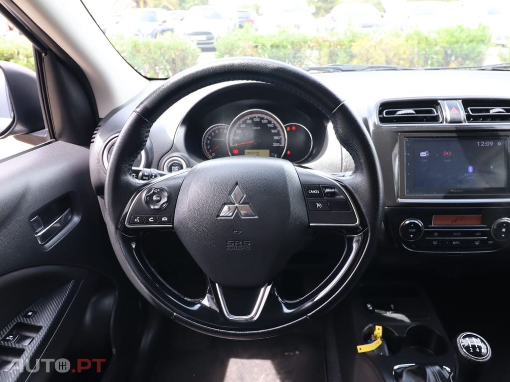 Mitsubishi Space Star 1.2 Intense Connect Edition